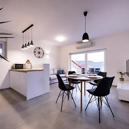 Zora Apartment *